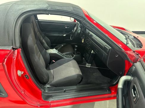Used 2001 Toyota MR2 RWD image 13