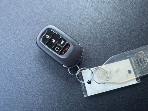 New 2025 Honda Pilot Touring image 14