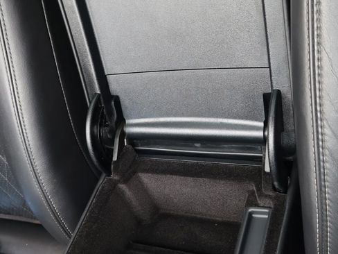 Used 2017 Jaguar XJ R-Sport image 31