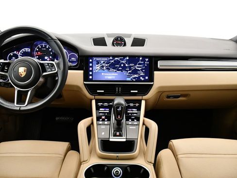Used 2022 Porsche Cayenne Platinum Edition image 22