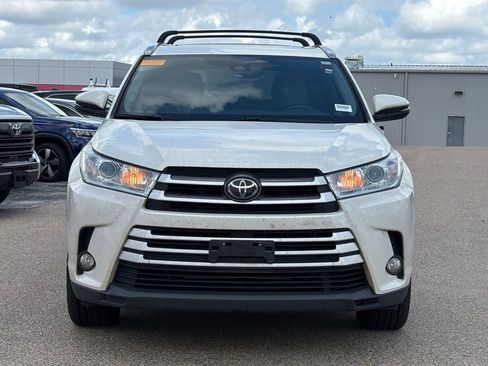 Used 2018 Toyota Highlander XLE FWD image 3