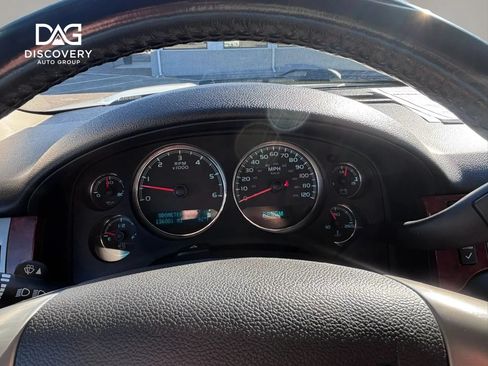 Used 2011 Chevrolet Avalanche LTZ AWD/4WD image 15