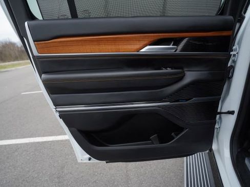 Used 2024 Jeep Grand Wagoneer L Series III image 16