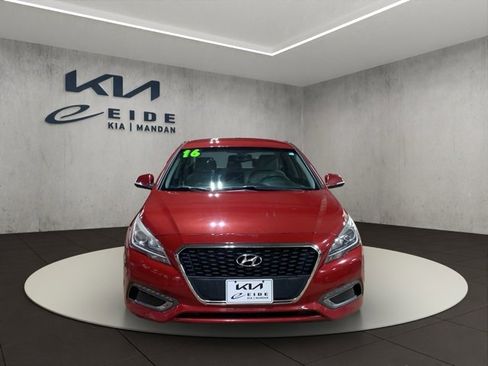 Used 2016 Hyundai Sonata SE image 2