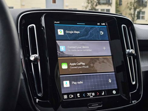 Certified 2025 Volvo XC40 B5 Core image 23