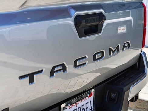 Used 2025 Toyota Tacoma TRD Off-Road AWD/4WD image 11