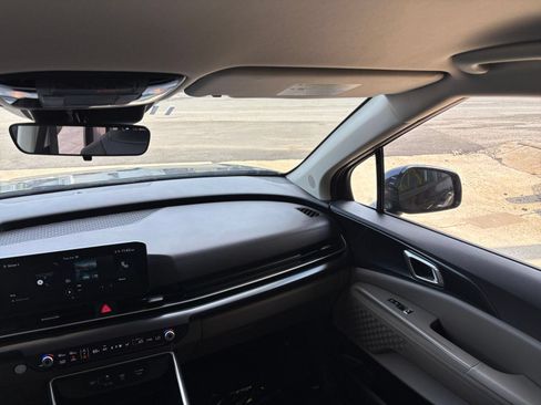 Used 2026 Kia Carnival FWD image 33