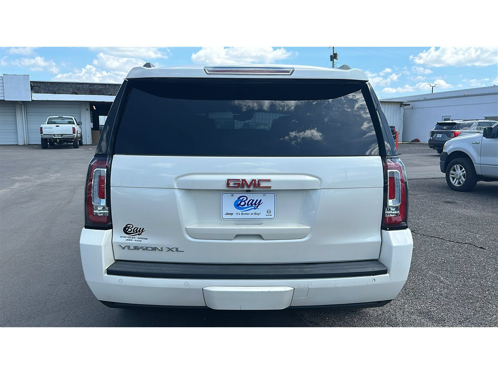 Used 2015 GMC Yukon XL SLT w/ Open Road Package RWD image 5