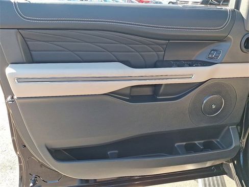 Used 2024 Ford Expedition Platinum image 12