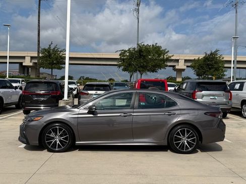 Used 2024 Toyota Camry SE FWD image 6