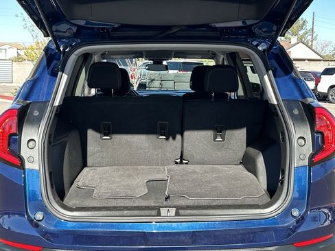 Used 2023 GMC Terrain SLE image 26