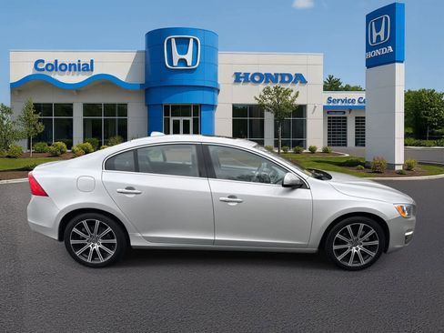 Used 2017 Volvo S60 T5 Inscription w/ Convenience Package image 8