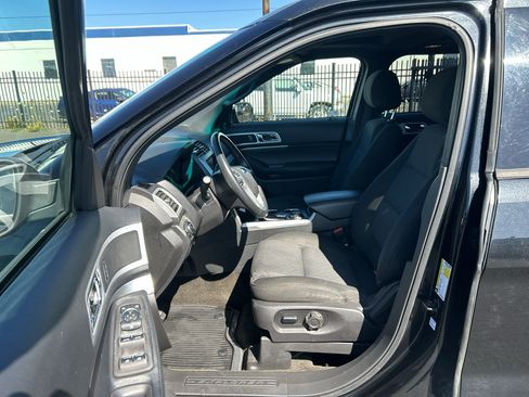 Used 2014 Ford Explorer XLT w/ Equipment Group 201A AWD/4WD image 15