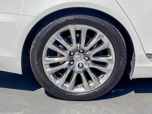 Used 2017 Lexus LS 460 w/ Comfort Package RWD image 10