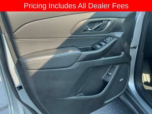 Used 2023 Chevrolet Traverse Premier FWD image 8