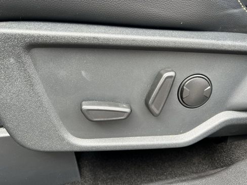 Used 2025 Ford Bronco Badlands image 14