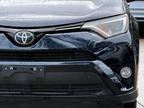 Used 2018 Toyota RAV4 LE FWD image 9