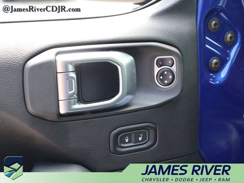 Used 2020 Jeep Wrangler Unlimited Sahara AWD/4WD image 20
