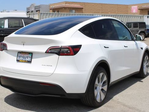 Used 2023 Tesla Model Y Long Range AWD/4WD image 5