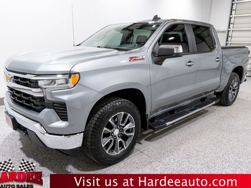 Used 2024 Chevrolet Silverado 1500 LT w/ Z71 Off-Road Package image 2