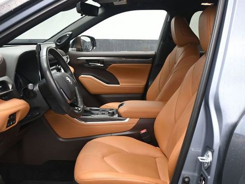 Used 2020 Toyota Highlander Platinum image 6