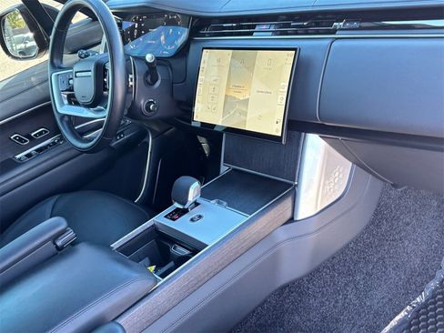 Used 2025 Land Rover Range Rover SE image 9