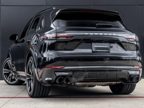 Certified 2022 Porsche Cayenne Turbo S image 3