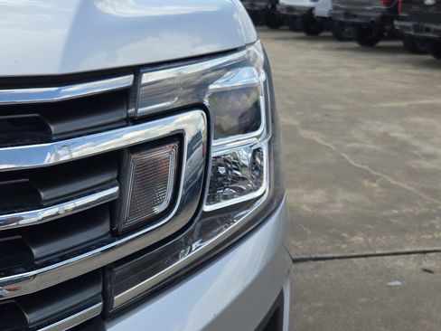 Used 2019 Ford Expedition XLT w/ Equipment Group 202A RWD image 9