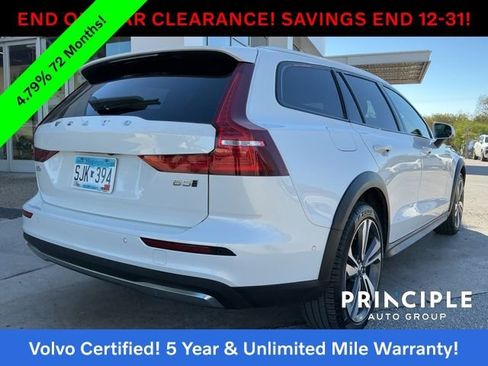 Certified 2025 Volvo V60 B5 Cross Country Plus image 11