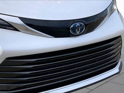 Used 2024 Toyota Sienna Limited AWD/4WD image 32