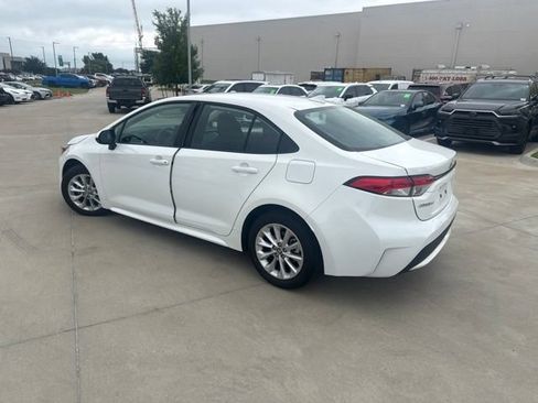 Certified 2022 Toyota Corolla LE w/ LE Convenience Package FWD image 5