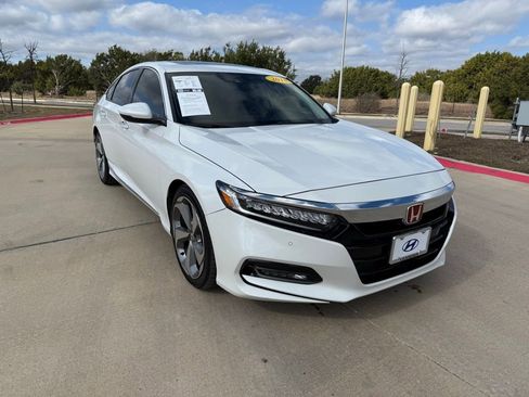 Used 2018 Honda Accord Touring image 3