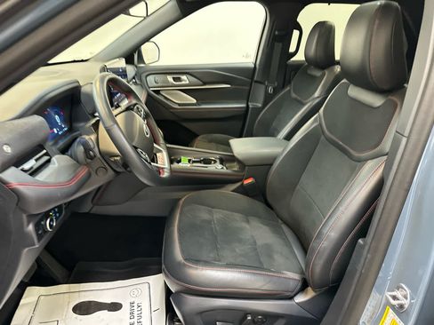 Used 2025 Ford Explorer ST AWD/4WD image 4