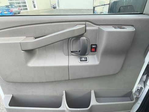 Used 2022 Chevrolet Express 3500 CUTWAY w/ Power Convenience Package image 26