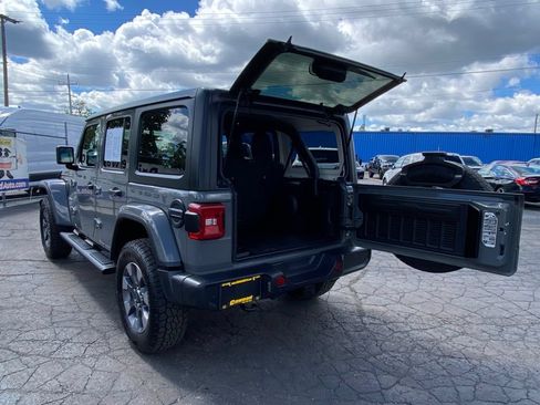 Used 2020 Jeep Wrangler Unlimited Sahara w/ Dual Top Group AWD/4WD image 5