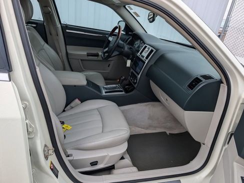 Used 2005 Chrysler 300 C w/ Navigation & Sound Group II image 18