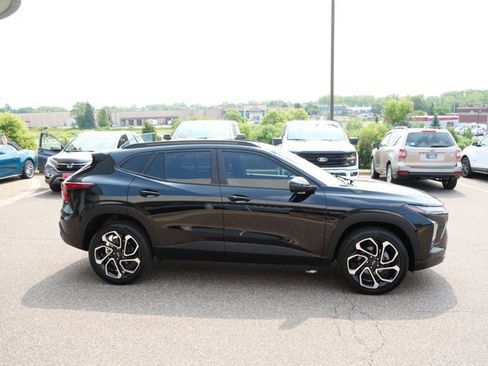Used 2024 Chevrolet Trax RS FWD image 4