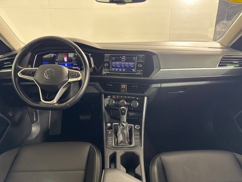 Used 2024 Volkswagen Jetta SE image 28