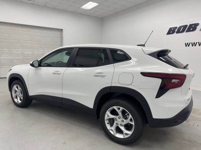 New 2026 Chevrolet Trax LS w/ LS Convenience Package FWD image 7