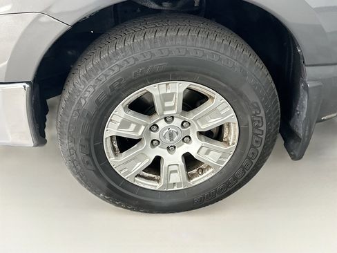 Used 2018 Nissan Titan SV w/ SV Convenience Package AWD/4WD image 11