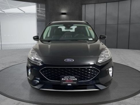 Used 2022 Ford Escape Titanium AWD/4WD image 2