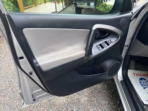 Used 2012 Toyota RAV4 4WD w/ Value Pkg image 19