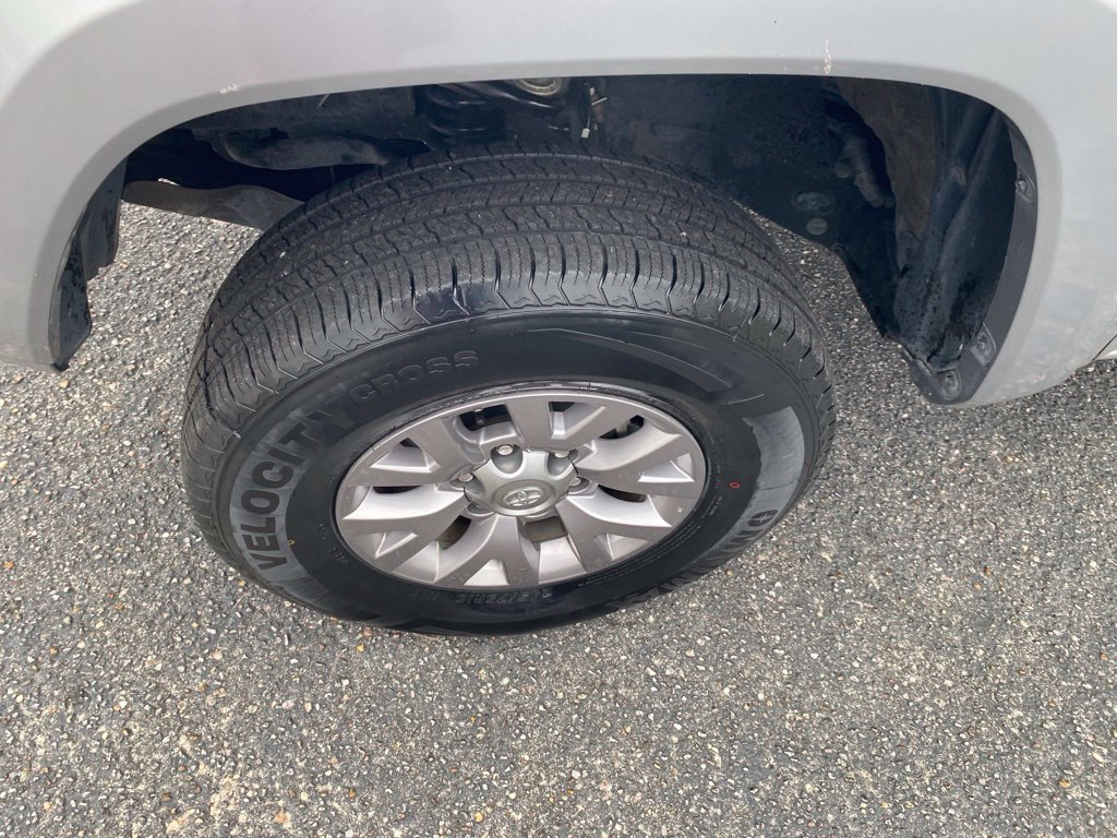 Used 2018 Toyota Tacoma SR5 AWD/4WD image 19