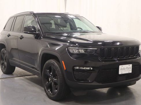 Used 2023 Jeep Grand Cherokee Limited w/ Black Appearance Package image 2