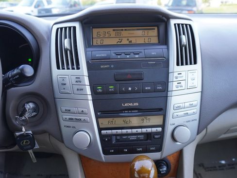 Used 2005 Lexus RX 330 w/ Premium Pkg FWD image 19