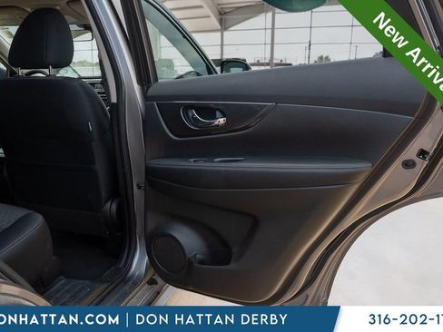 Used 2020 Nissan Rogue SV FWD image 22