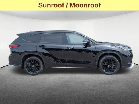 Used 2023 Toyota Highlander XSE AWD/4WD image 4