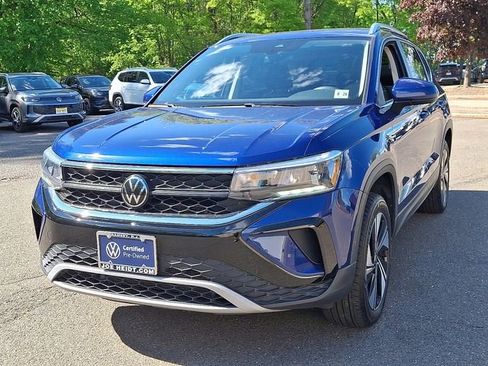 Certified 2023 Volkswagen Taos SE w/ Panoramic Sunroof Package AWD/4WD image 4