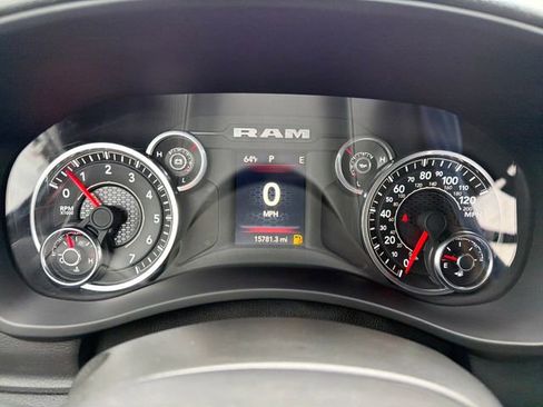 Used 2024 RAM 2500 Tradesman w/ Chrome Appearance Group AWD/4WD image 11