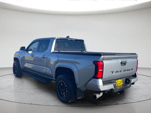 Certified 2025 Toyota Tacoma SR5 AWD/4WD image 5